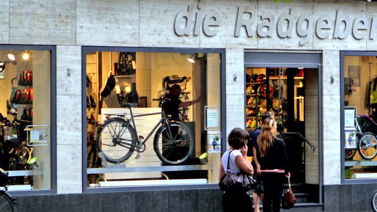 Außenaufnahmen eines Fahrradgeschäfts